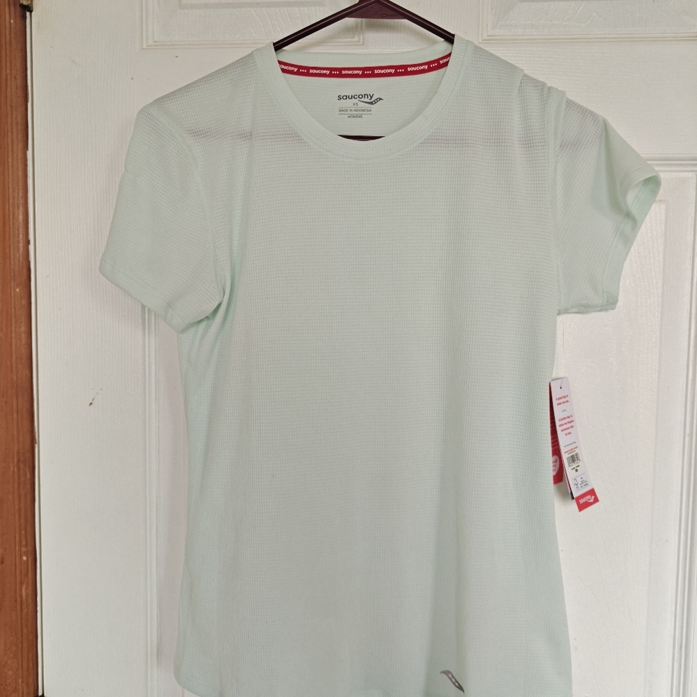 NWT Saucony Stopwatch women's lightweight mint green running/workout top